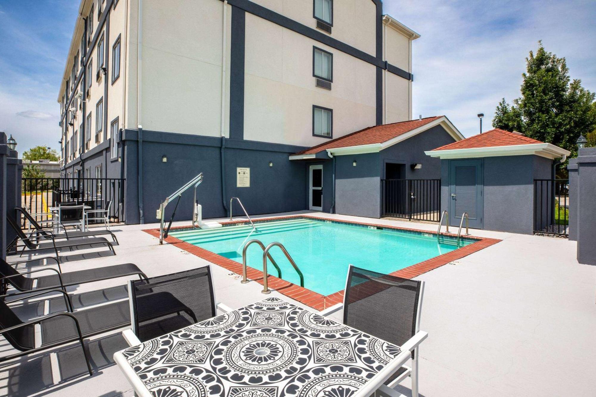 Days Inn By Wyndham Baton Rouge I-10 Prairieville Экстерьер фото
